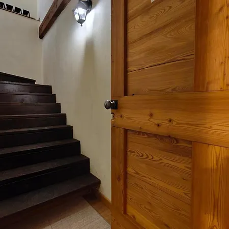Hostdomus - White Loft Apartment Cesana Torinese