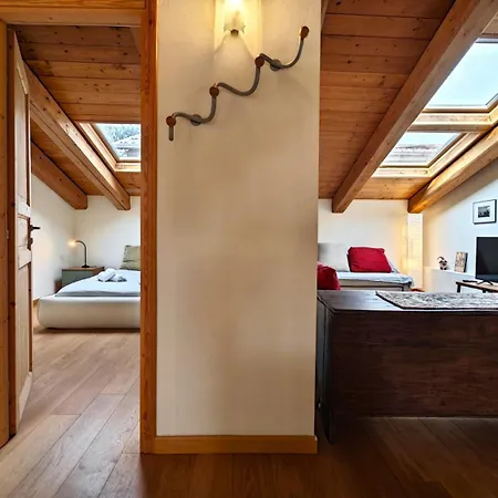 Hostdomus - White Loft Apartment *